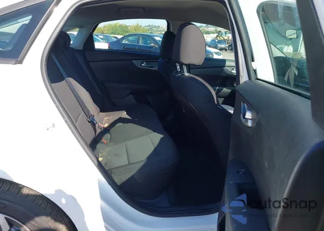 2021 Kia Forte Lxs z USA, uszkodzony, nr VIN 3KPF24AD0ME356247